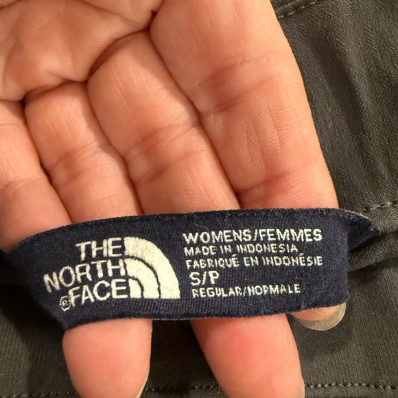 The North Face Women’s Dark Gray Cargo Outdoor Sporty Stretch Cargo Pants - Picture 5 of 10